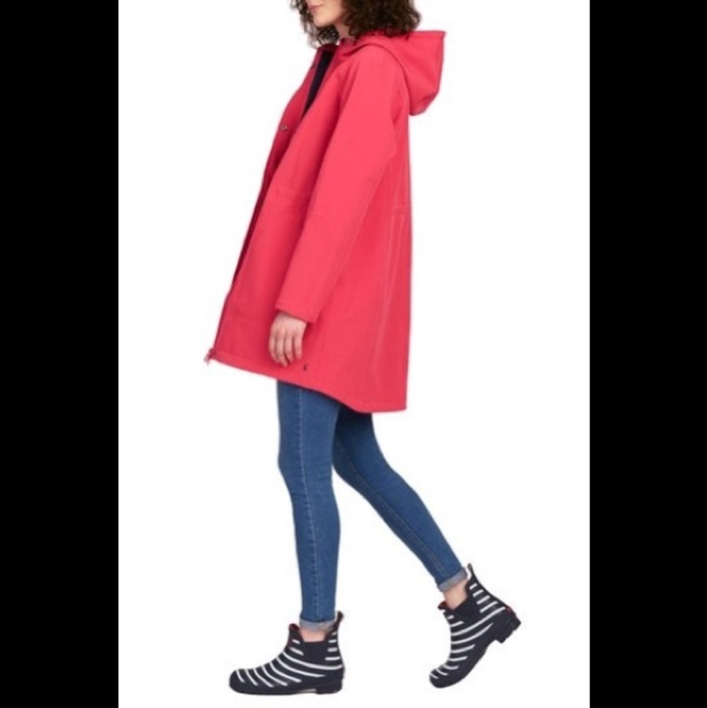 Awesome raincoat perfect for fall